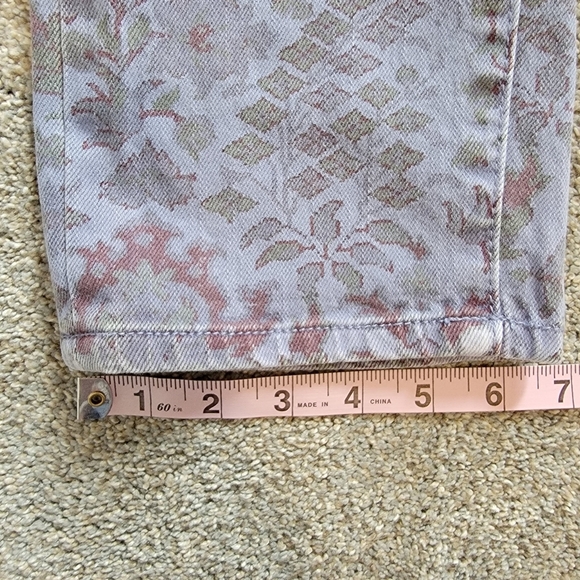 PILCRO Light Blue All Over Print Floral Straight Leg Slim Boyfriend Jeans Sz 29 - Picture 16 of 16